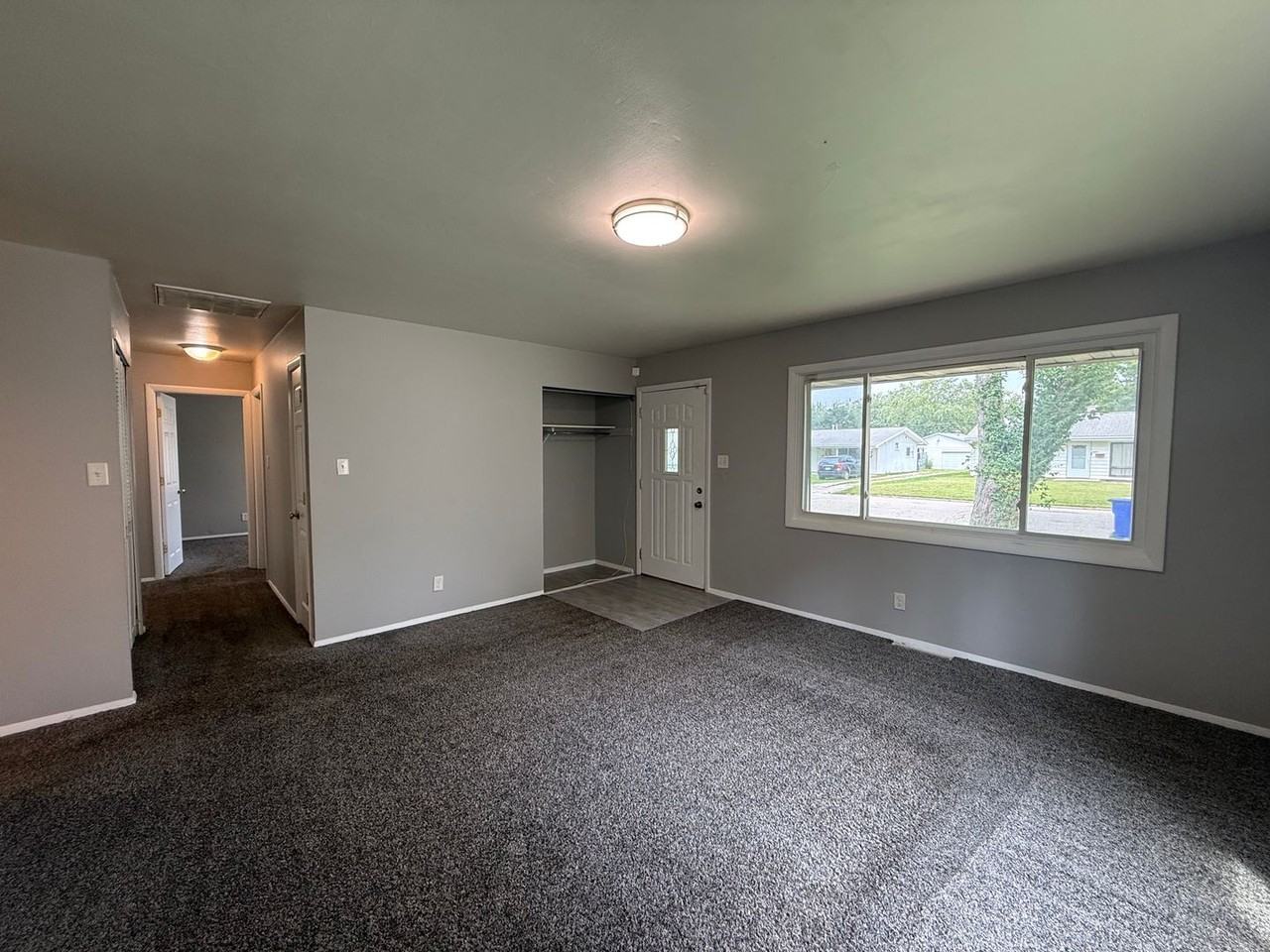 1619 W Waggoner St - Photo 2 of 8