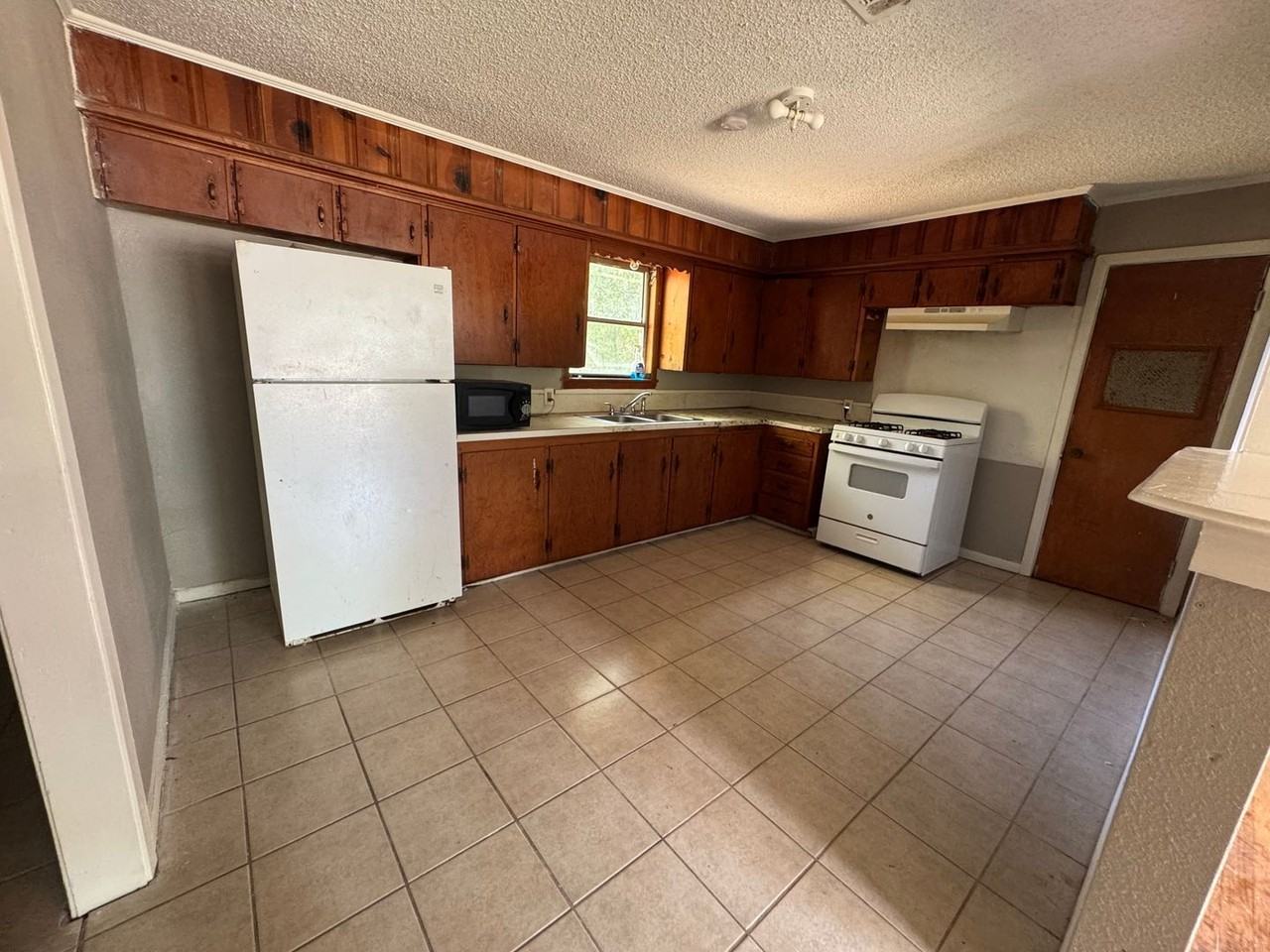 2608 W 8th Ave - Photo 4 of 11
