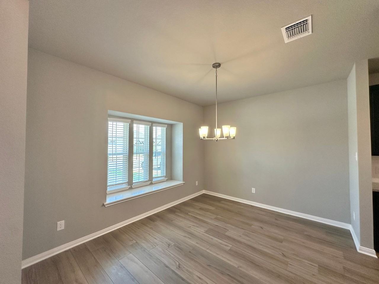 1821 Horatio St - Photo 3 of 32