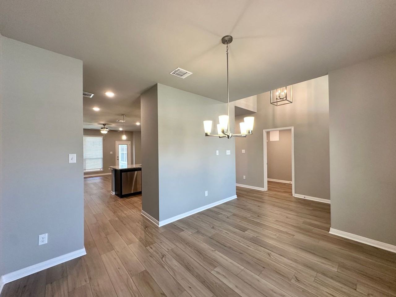 1821 Horatio St - Photo 4 of 32