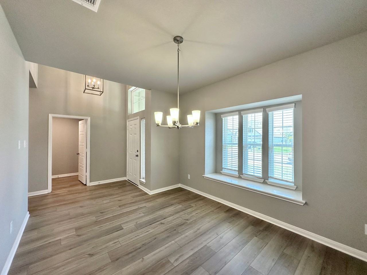 1821 Horatio St - Photo 5 of 32