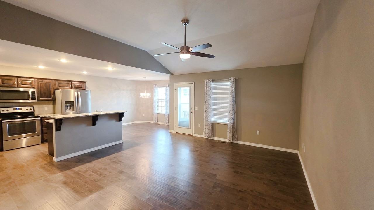 301 W Corsica St - Photo 2 of 20