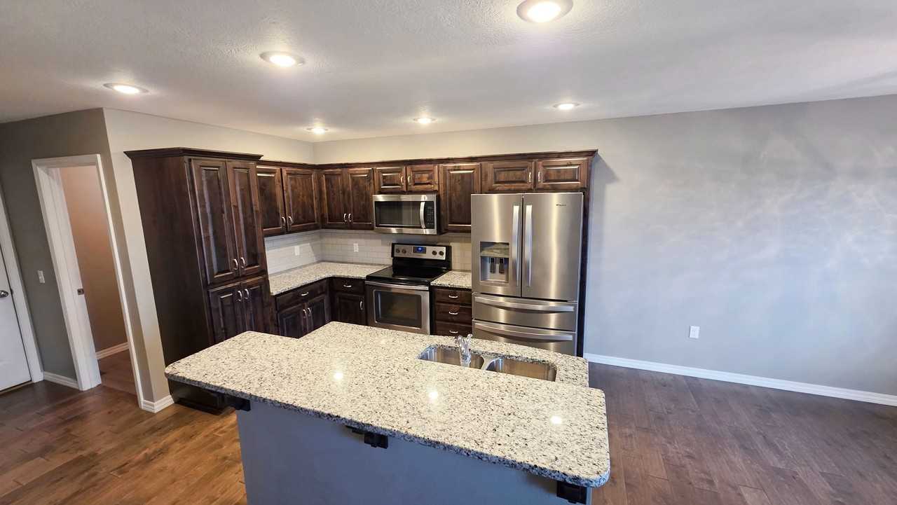 301 W Corsica St - Photo 7 of 20