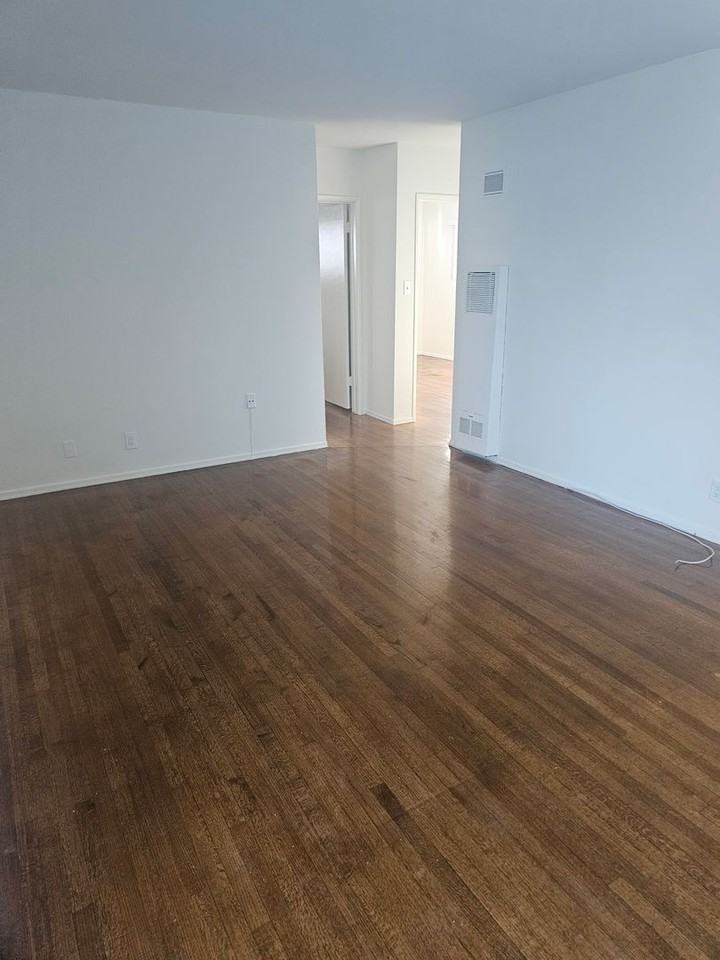 636 N. Sweetzer Ave. - Photo 5 of 8