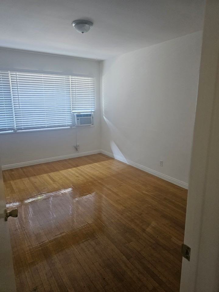 636 N. Sweetzer Ave. - Photo 7 of 8
