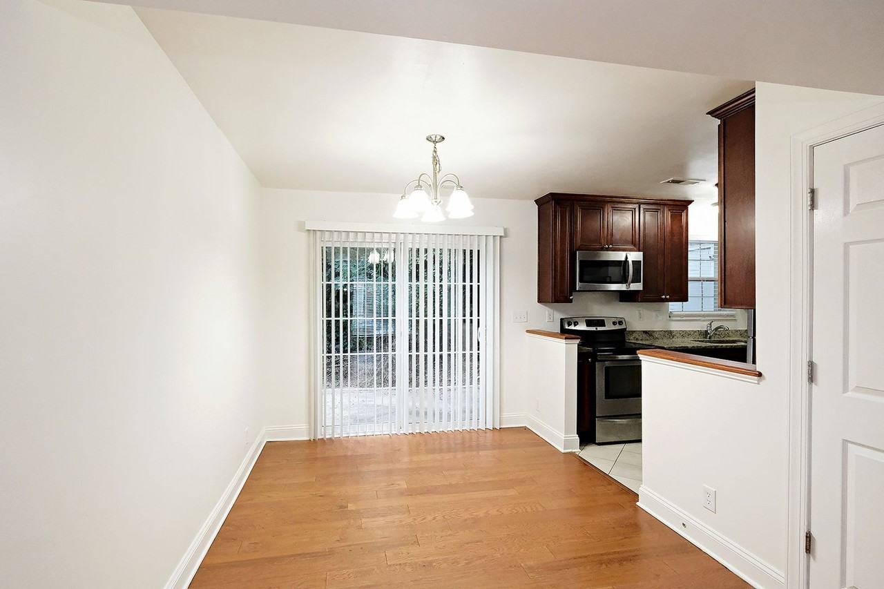 117 Longwood Dr #B - Photo 3 of 10