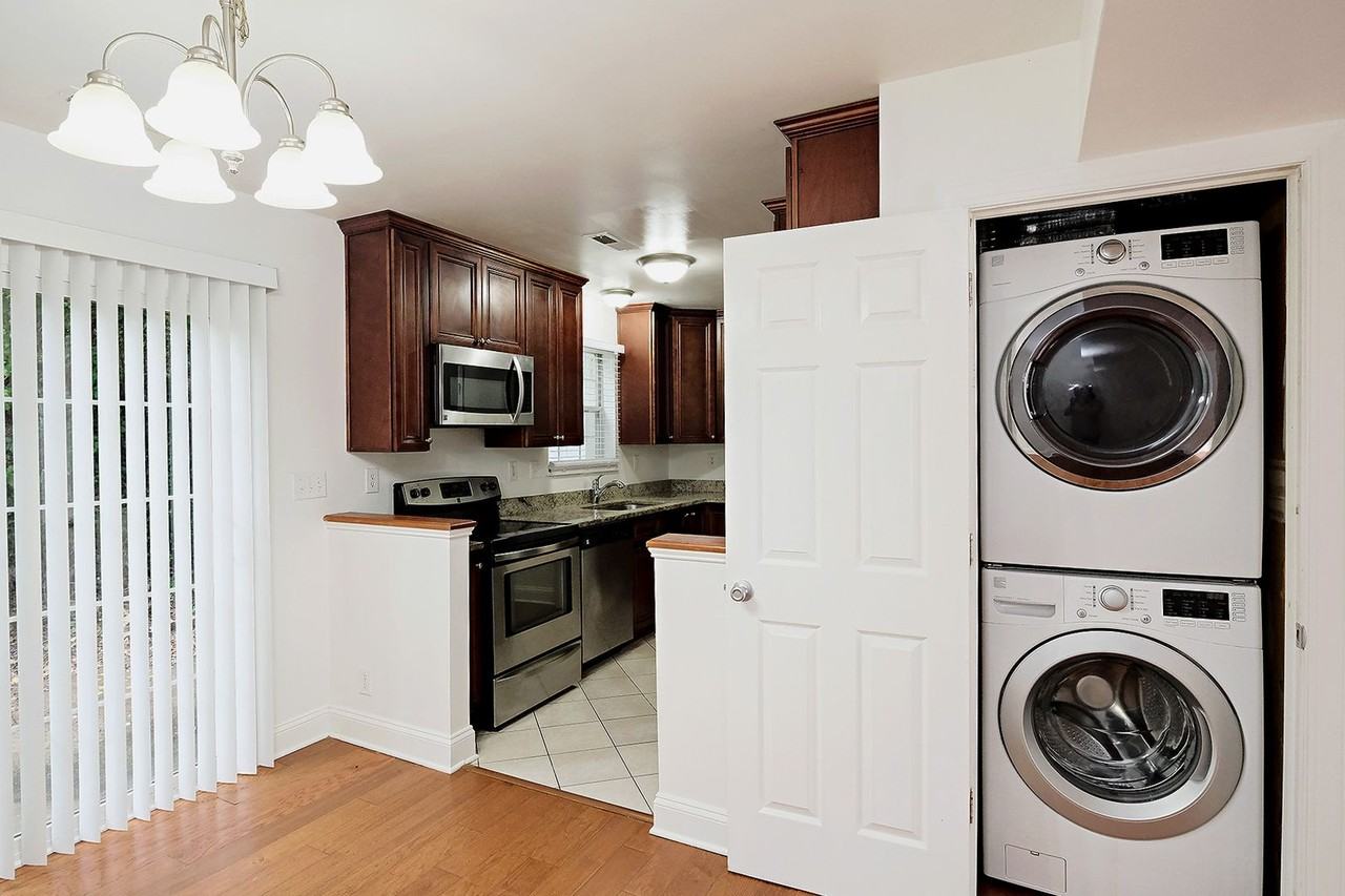 117 Longwood Dr #B - Photo 4 of 10