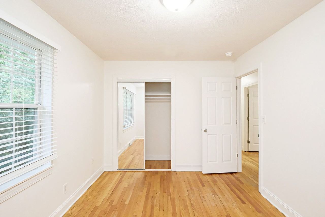117 Longwood Dr #B - Photo 6 of 10
