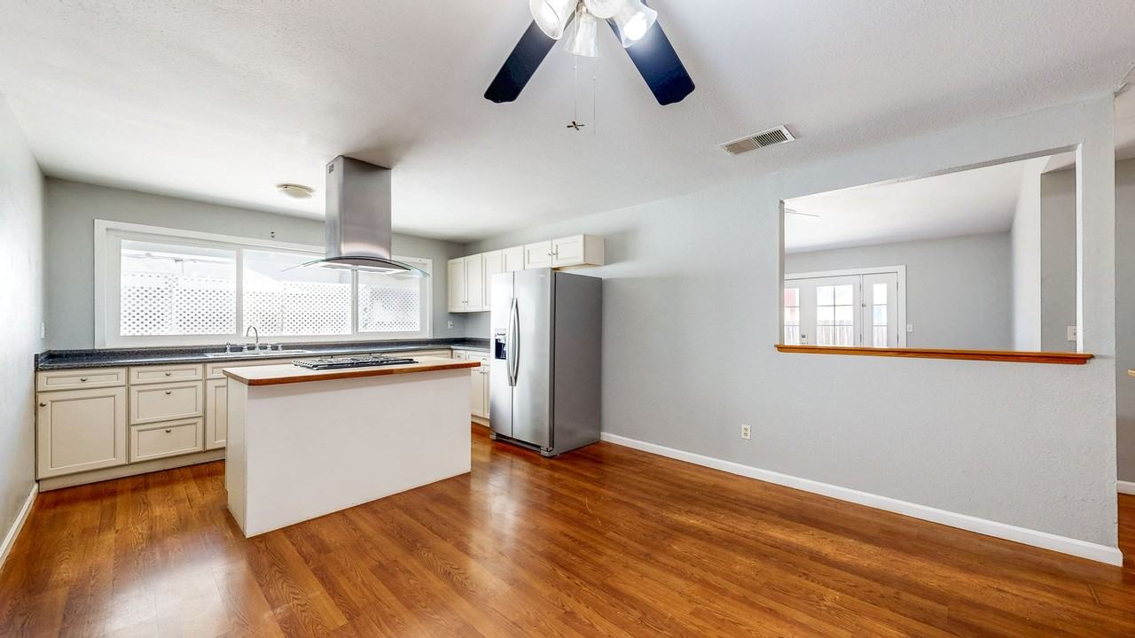 8690 Lords Manor Way - Photo 7 of 39