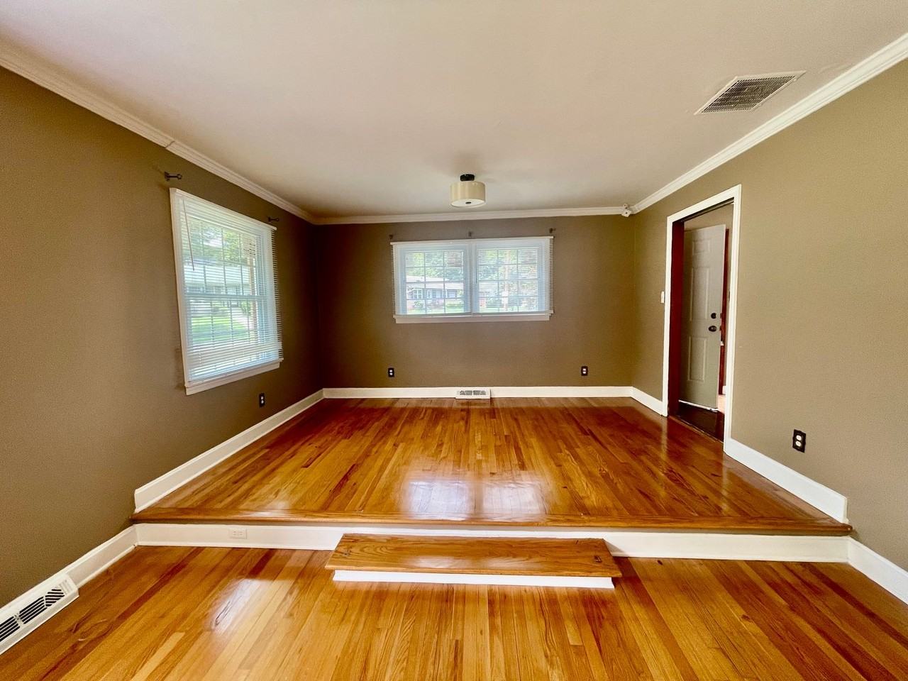 1936 Crestdale Dr - Photo 4 of 10