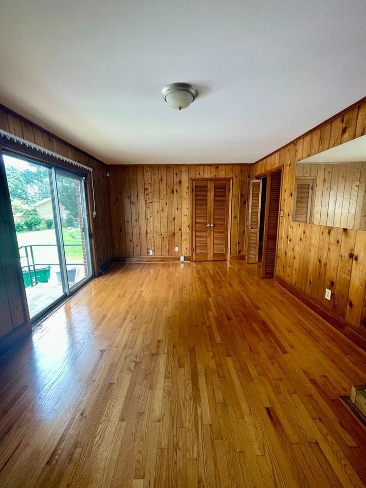 1936 Crestdale Dr - Photo 5 of 10