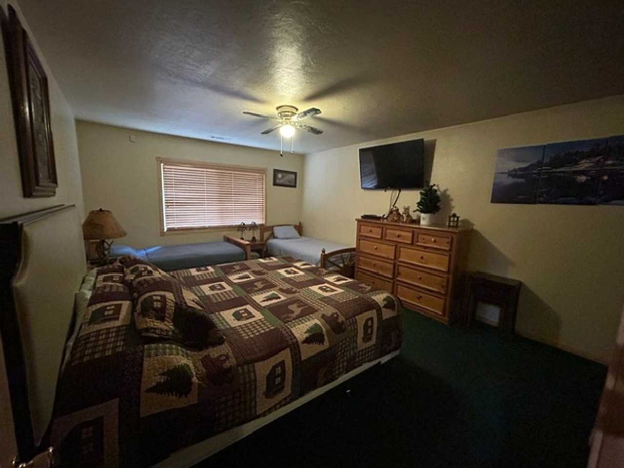 213 E Aeroplane Blvd - Photo 7 of 12