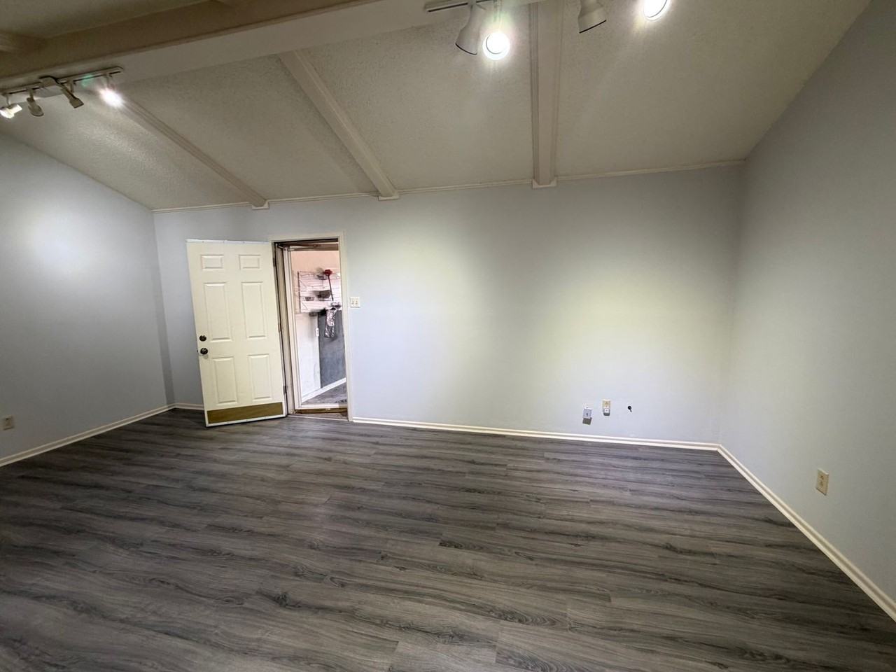 5710 38th St - Photo 4 of 18