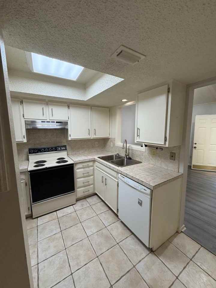 5710 38th St - Photo 6 of 18