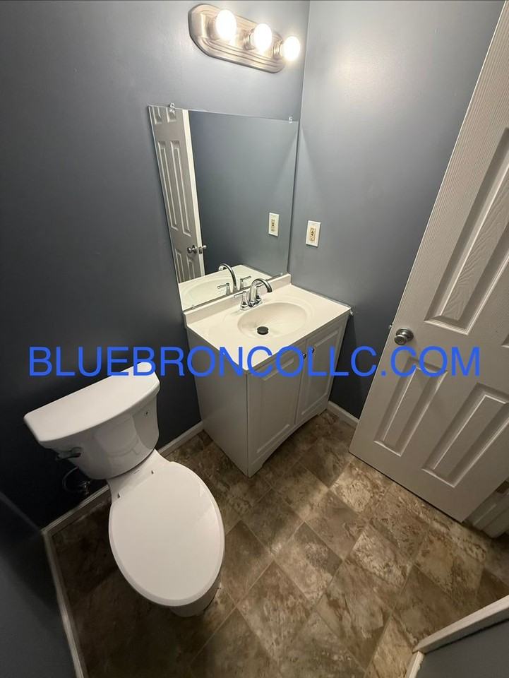 128 Sw Oxford Pl - Photo 3 of 9