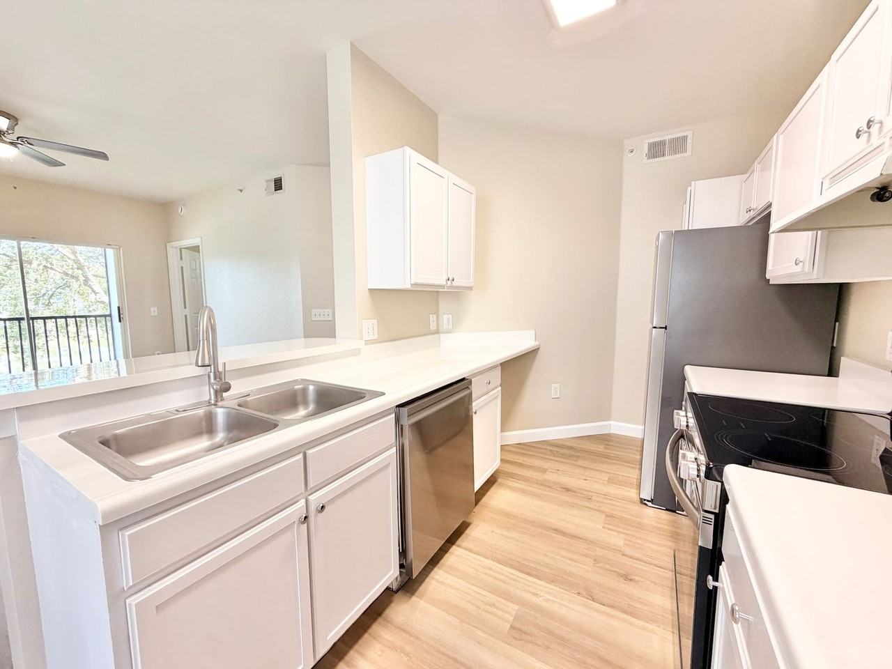 7925 Preserve Cir - Photo 4 of 38