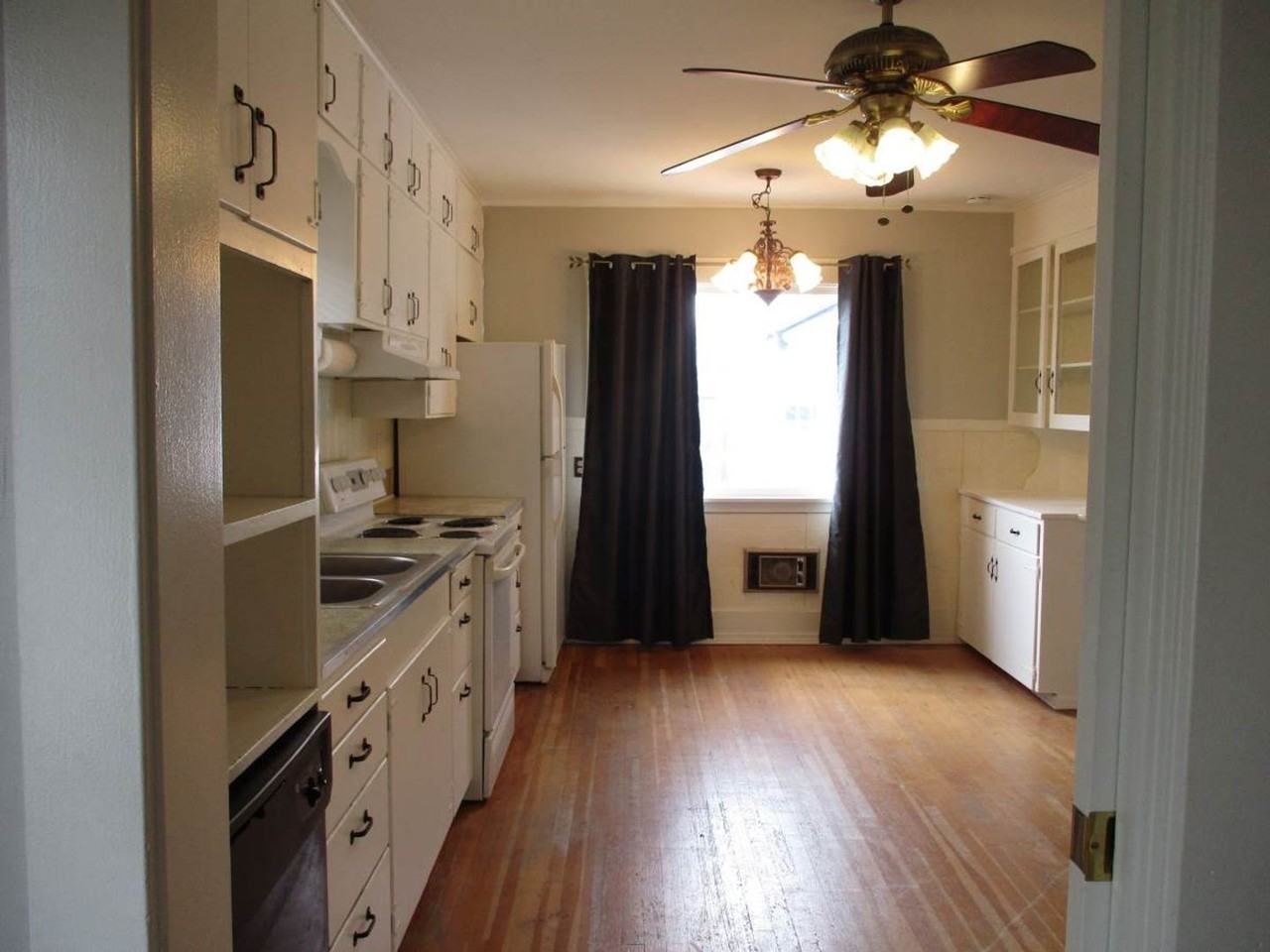 4826 S Park Ave - Photo 7 of 37