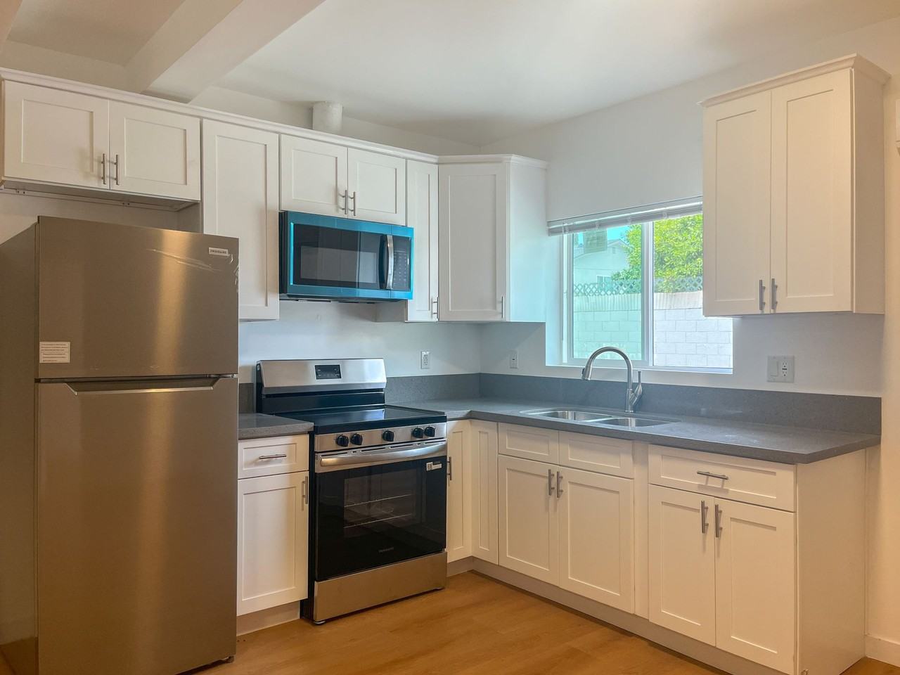 905 Gaviota Ave, Long Beach, CA 90813 - Photo 2 of 23