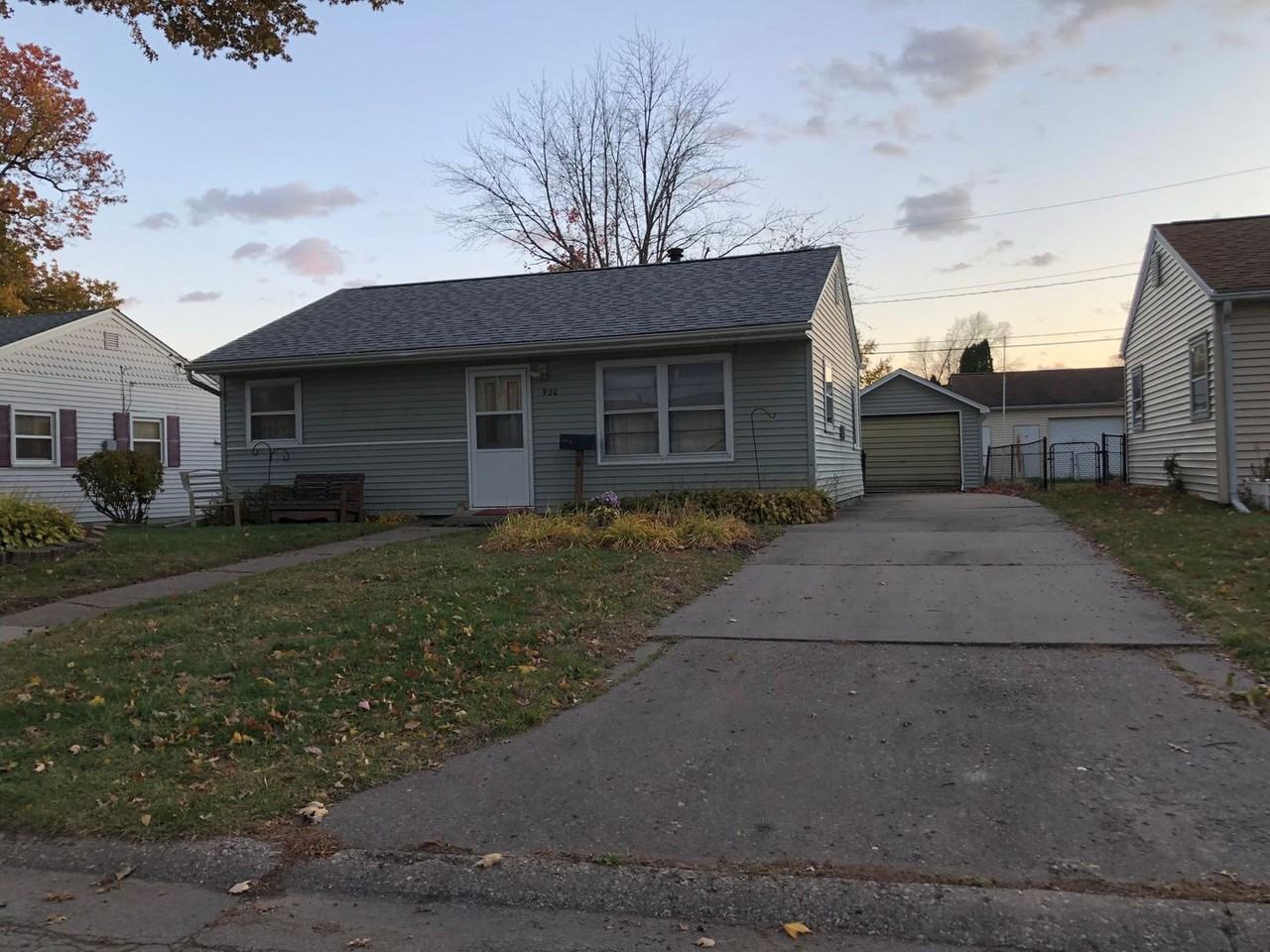 920 43rd Ave - Photo 2 of 5