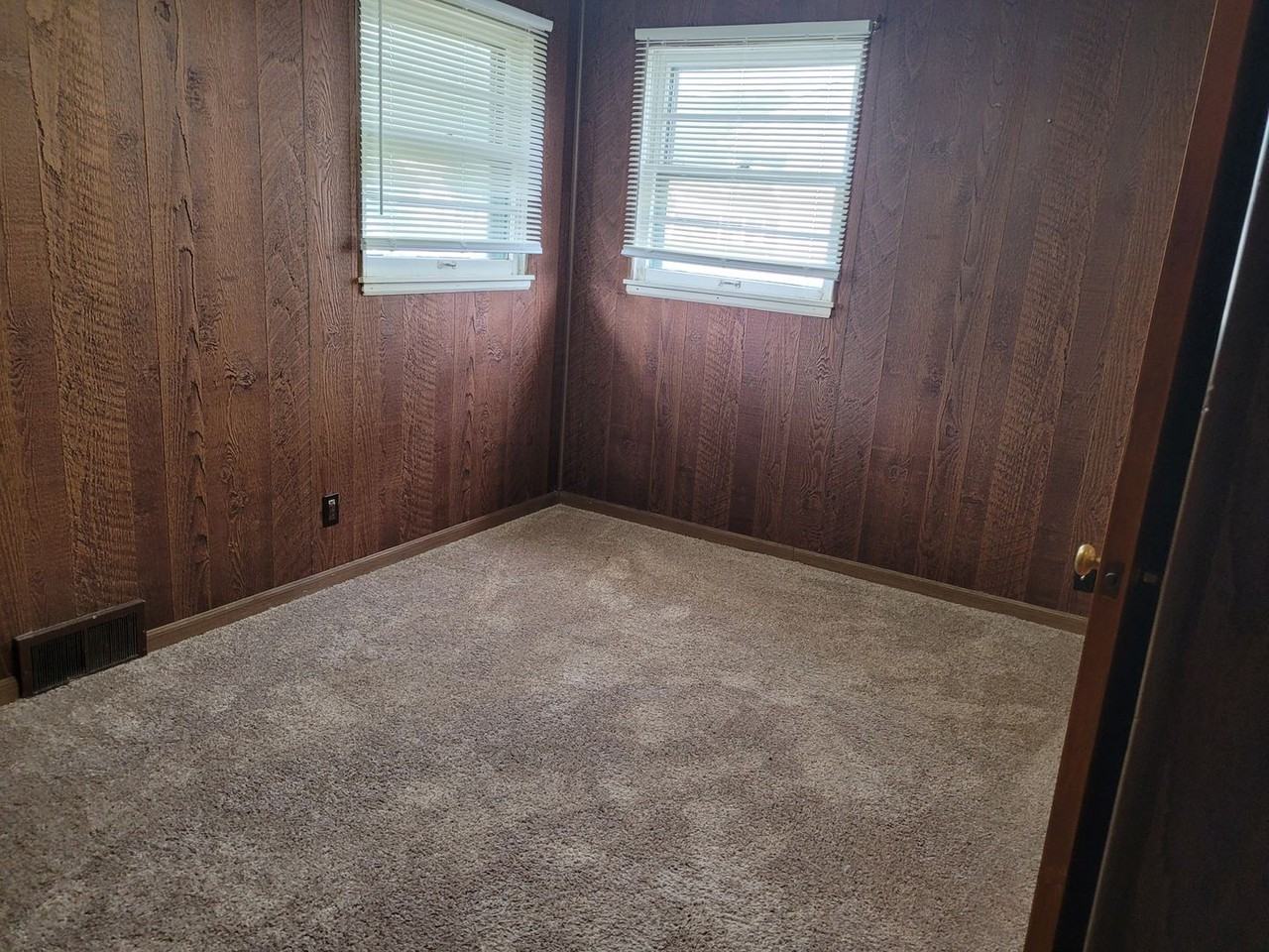 920 43rd Ave - Photo 4 of 5