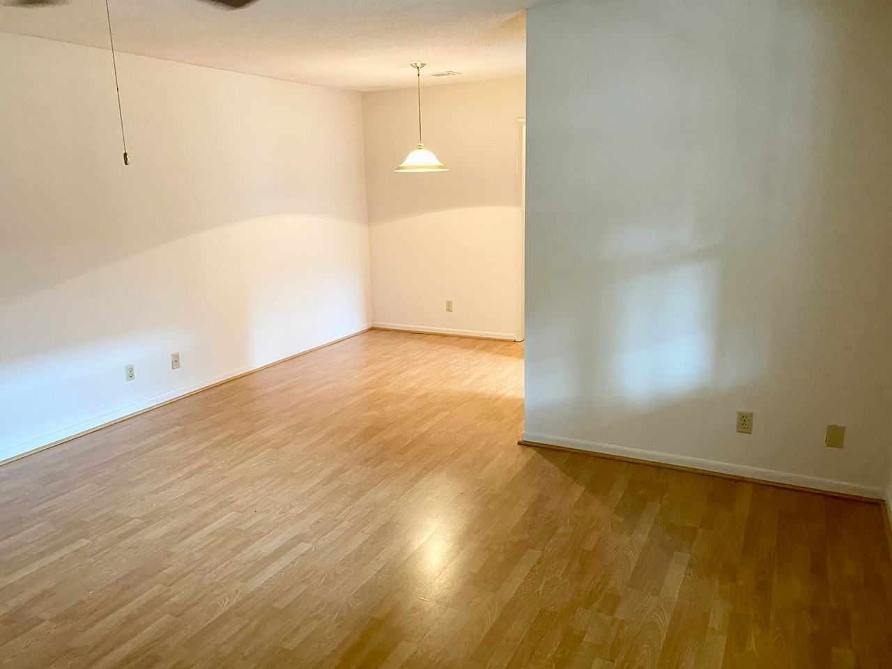 544 Wimbledon Ct - Photo 2 of 15