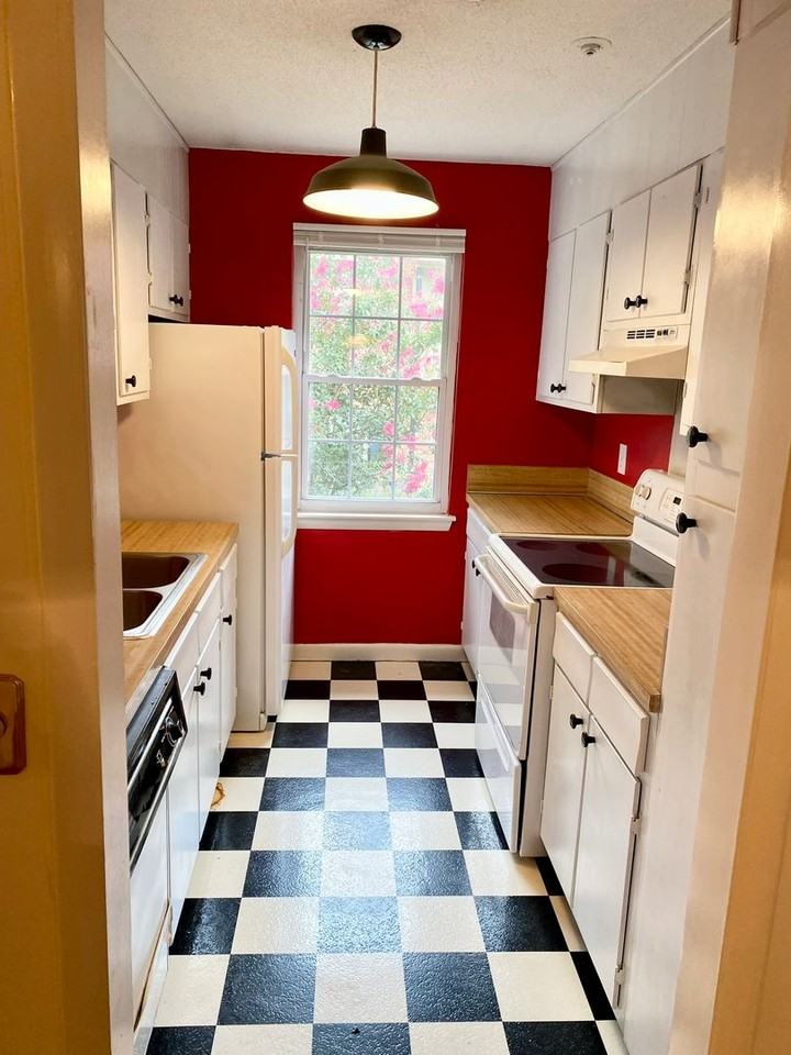 544 Wimbledon Ct - Photo 7 of 15