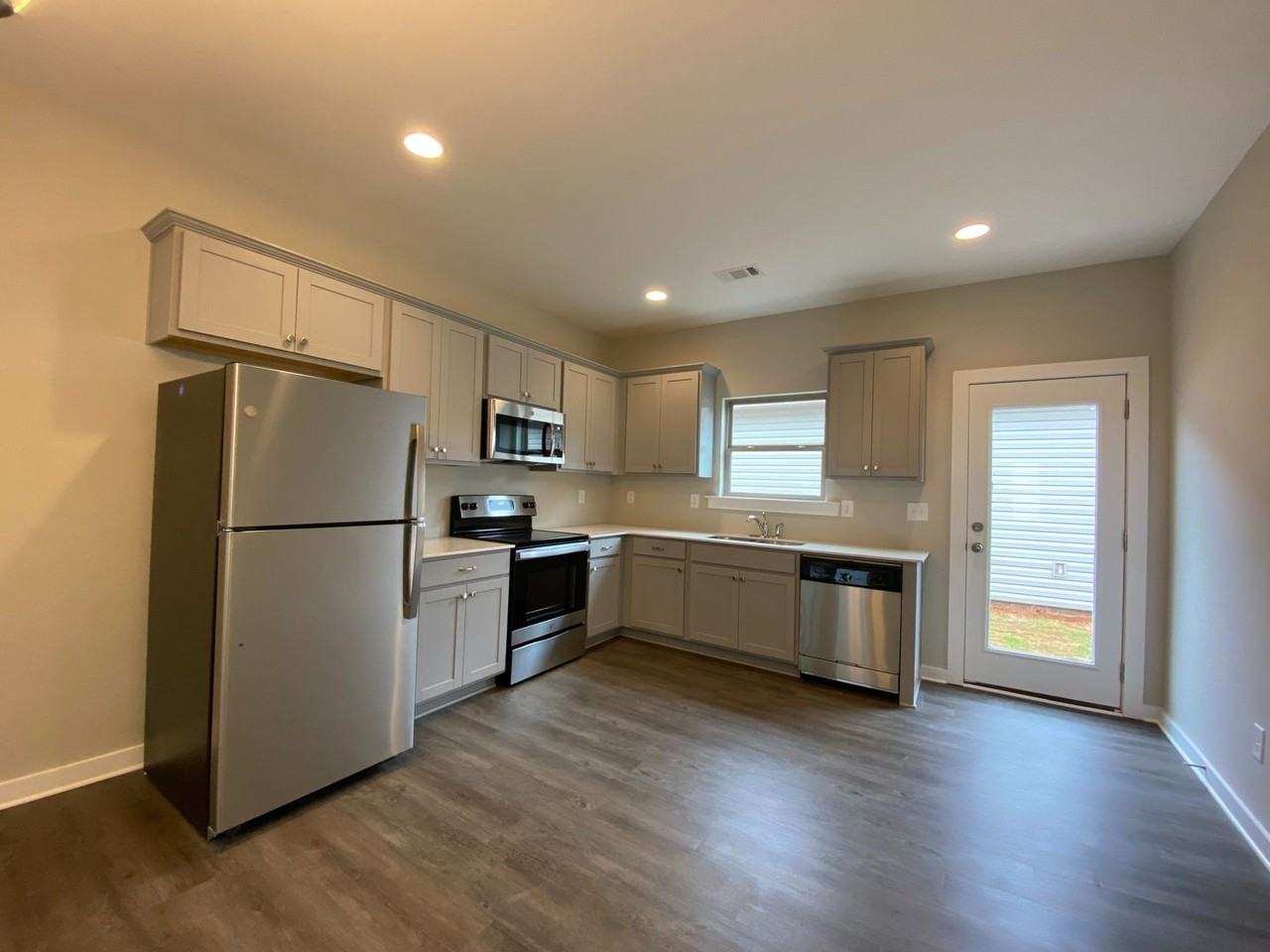 14332 Chase Dr - Photo 4 of 43