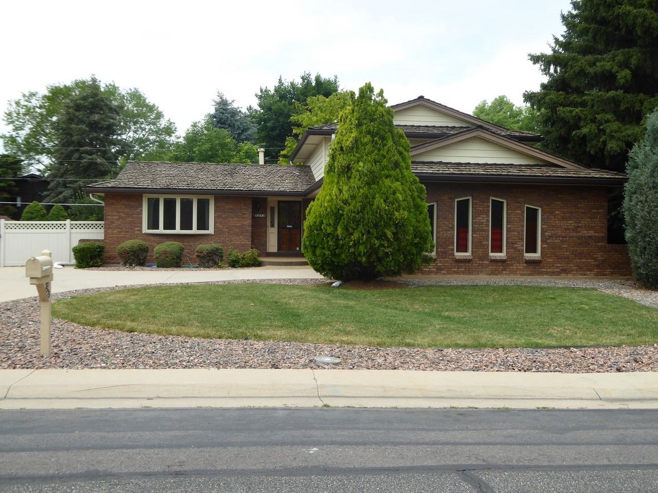 7573 Lee Dr - Photo 2 of 7