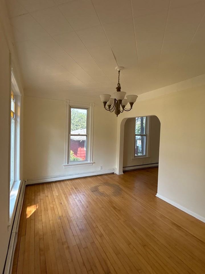 526 Winslow Ave - Photo 2 of 11