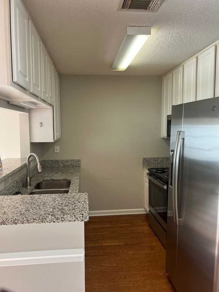 195 N Springview Dr - Photo 2 of 16
