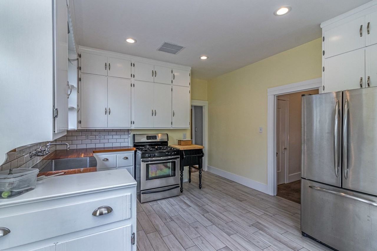 832 Oak St - Photo 5 of 13