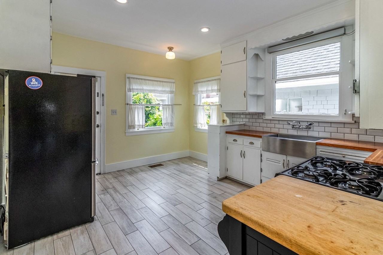 832 Oak St - Photo 7 of 13