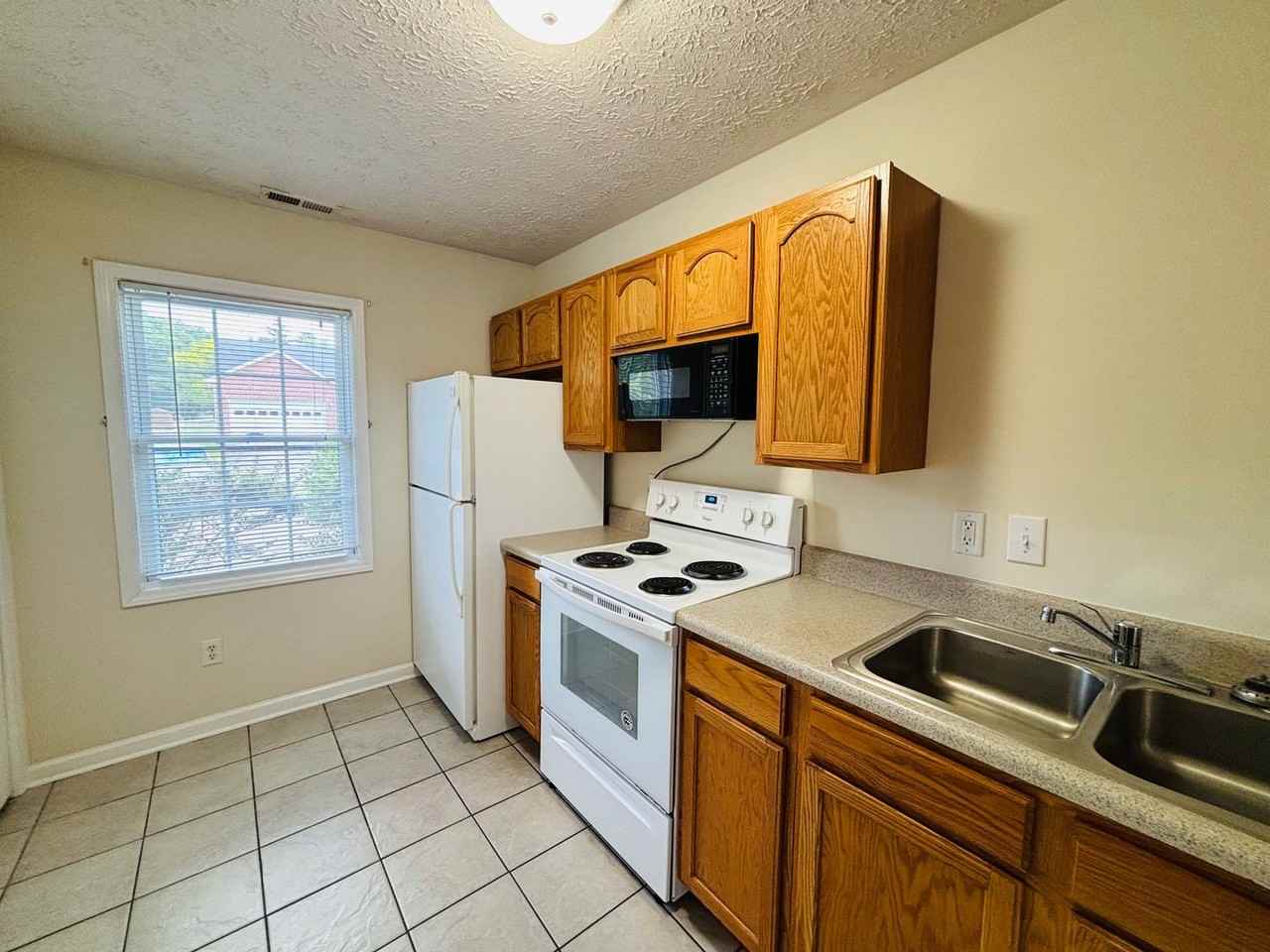 409B Miller St Se - Photo 3 of 15