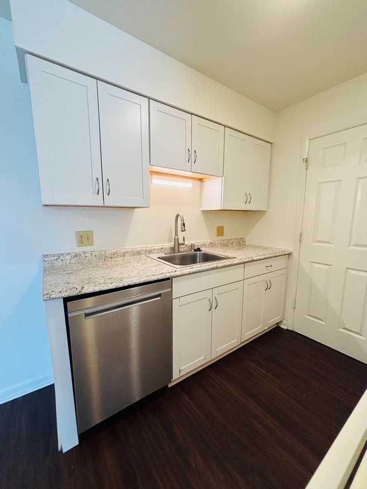 207 Wharton St Se #2 - Photo 6 of 13