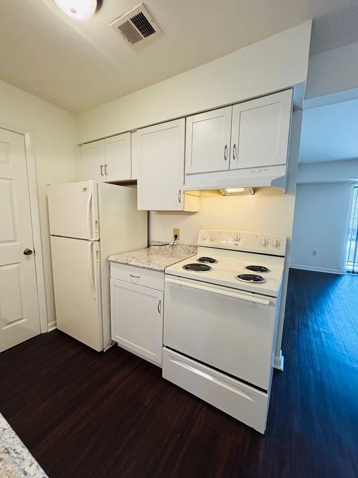 207 Wharton St Se #2 - Photo 7 of 13
