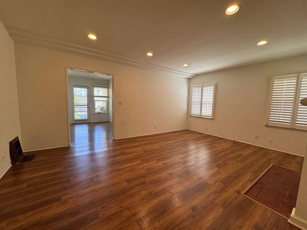 823 23rd St - Photo 4 of 14