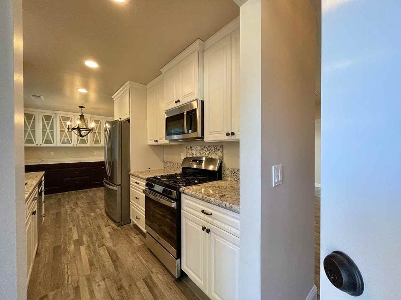 1408 Myrtle St - Photo 5 of 31