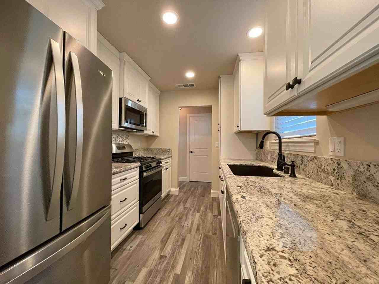 1408 Myrtle St - Photo 7 of 31