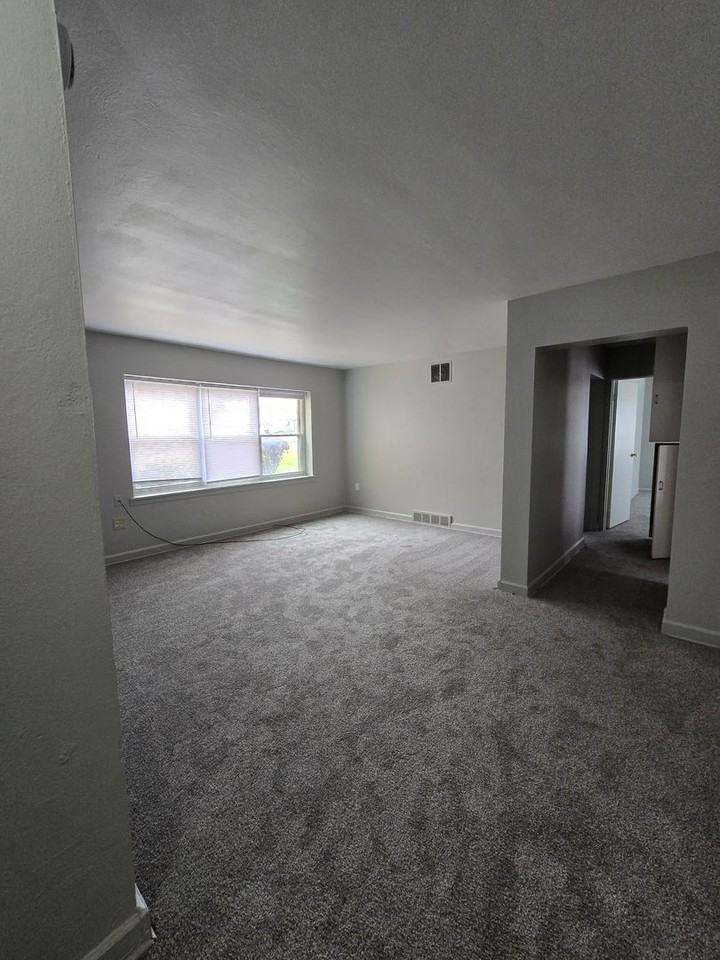 LN924 - Photo 2 of 11