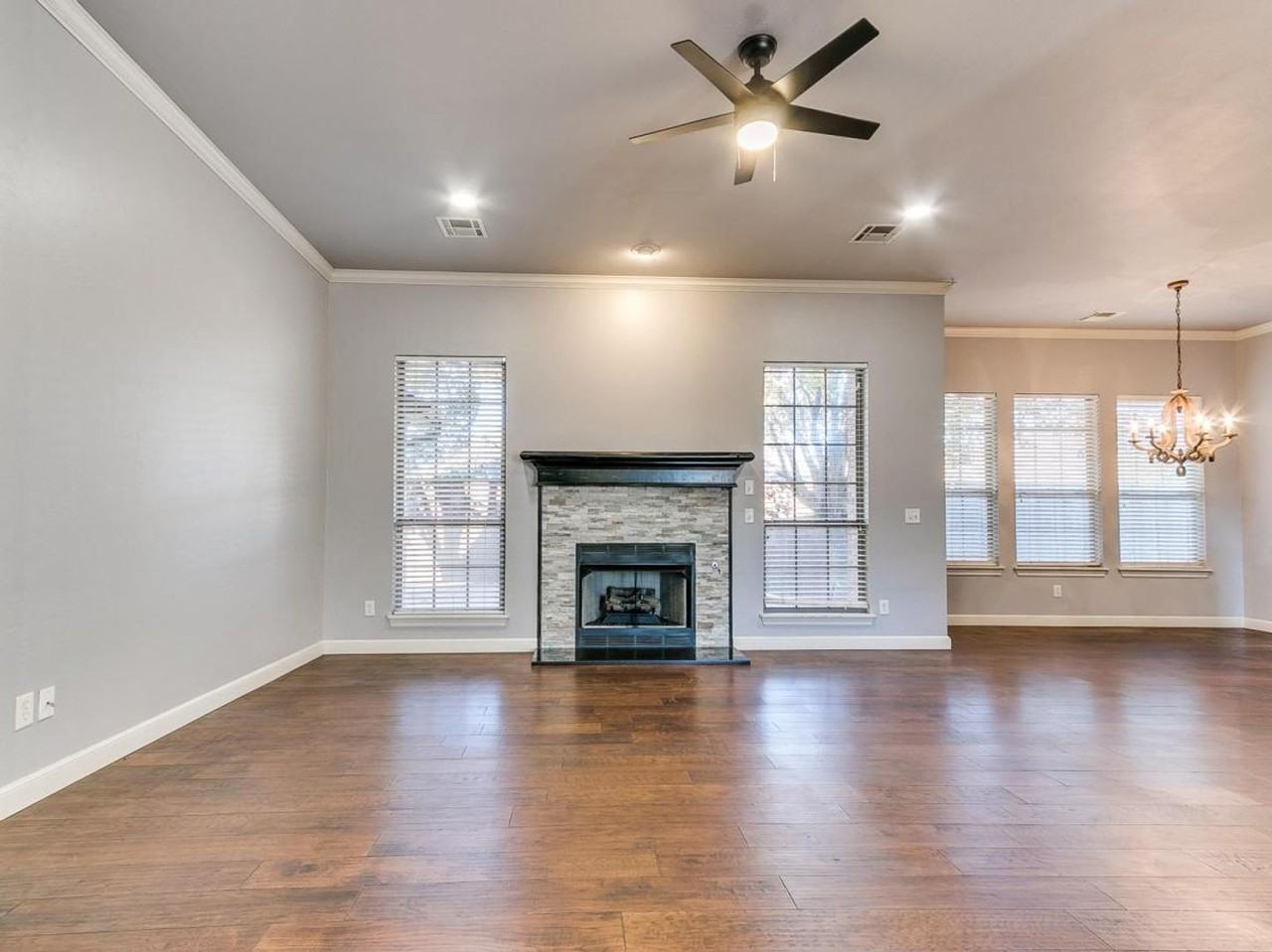 17121 Kemble Ln - Photo 4 of 25