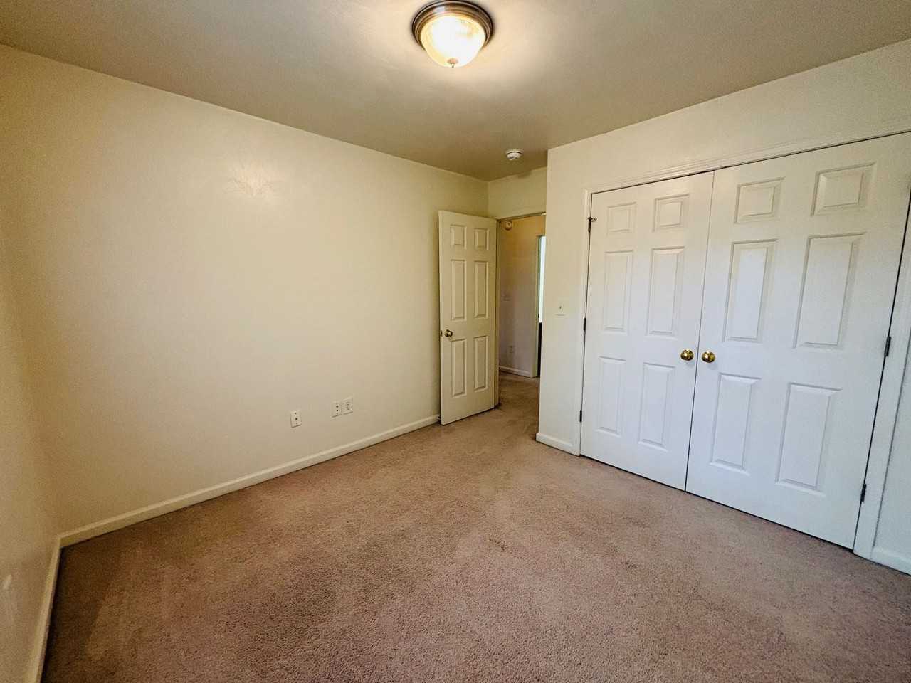 50 Salem Ln - Photo 4 of 20