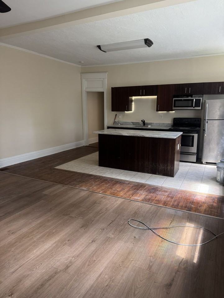 2422 Barton Ave - Photo 2 of 15