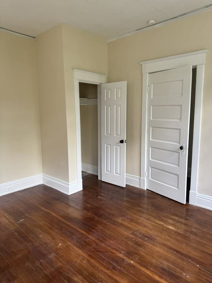 2422 Barton Ave - Photo 5 of 15