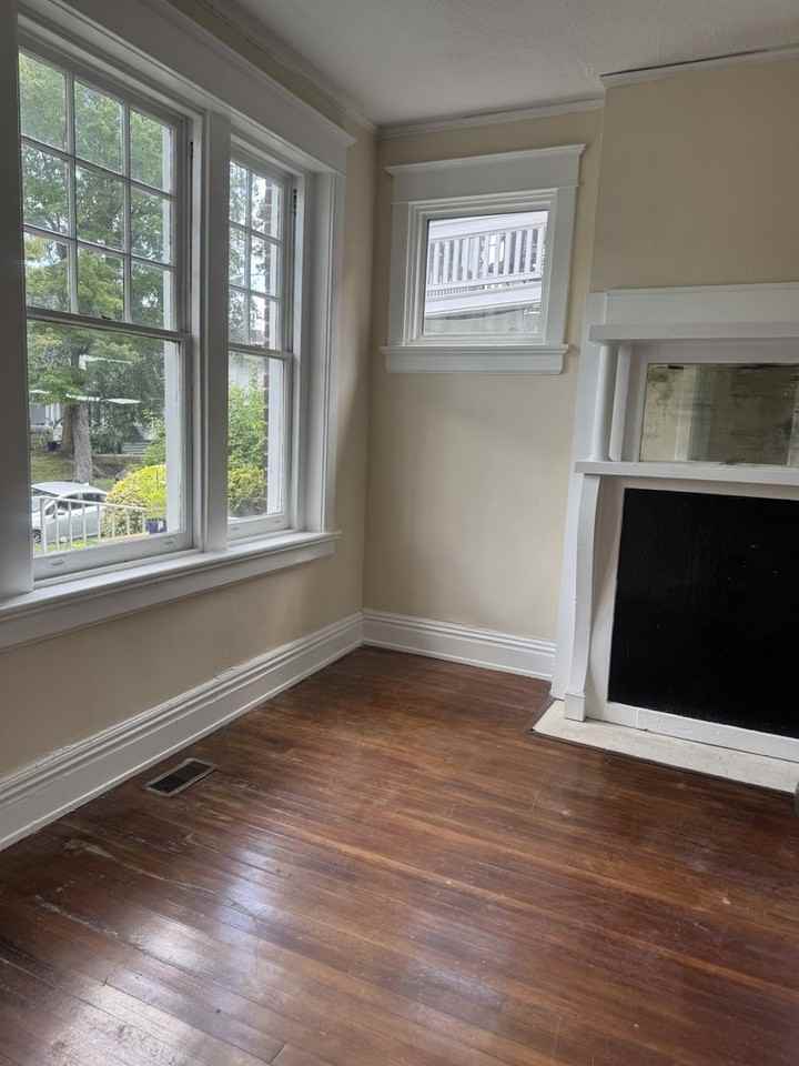 2422 Barton Ave - Photo 6 of 15