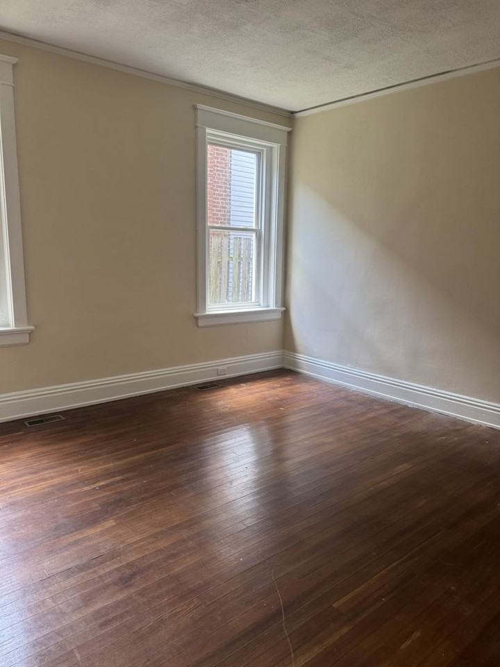 2422 Barton Ave - Photo 7 of 15