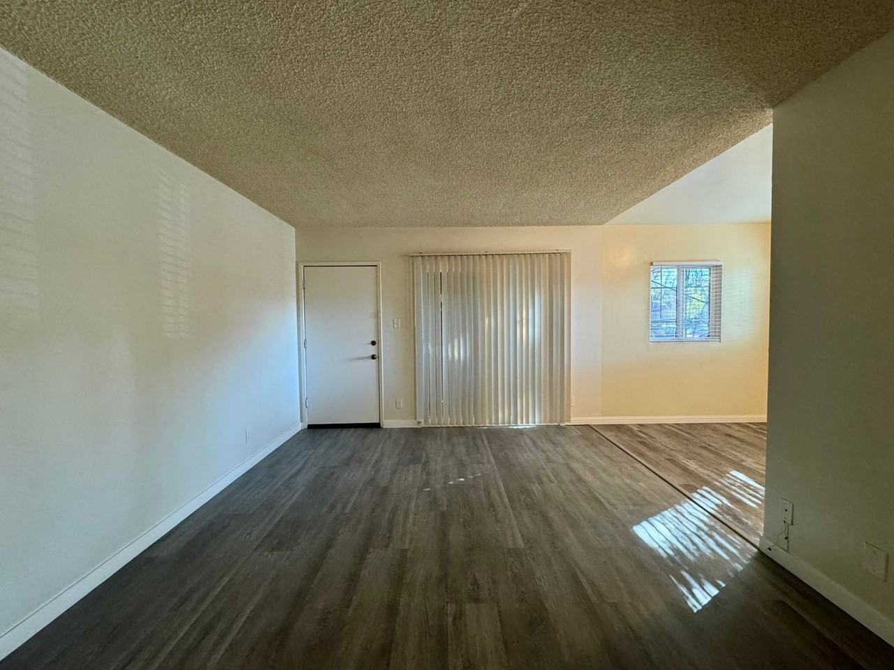 2212 San Anseline Ave - Photo 4 of 12