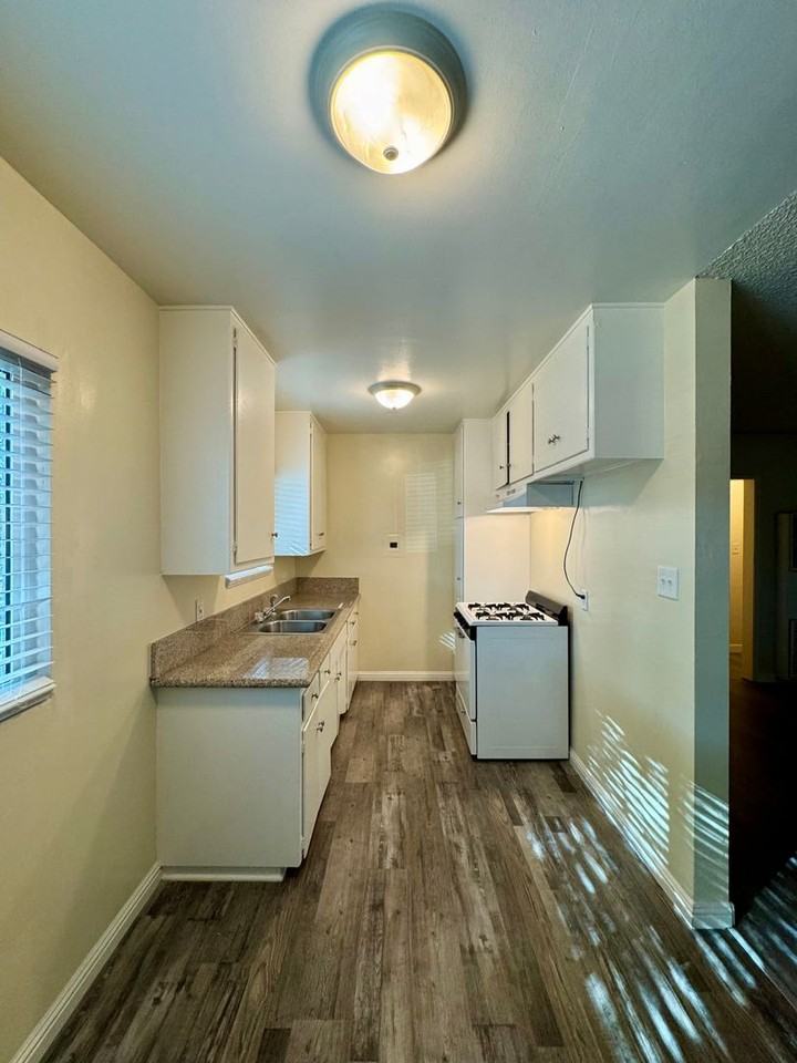 2212 San Anseline Ave - Photo 5 of 12