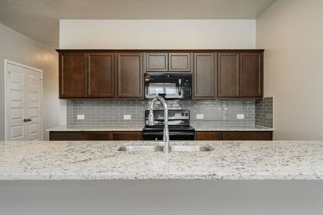 1141 Trellis Pass - Photo 7 of 50