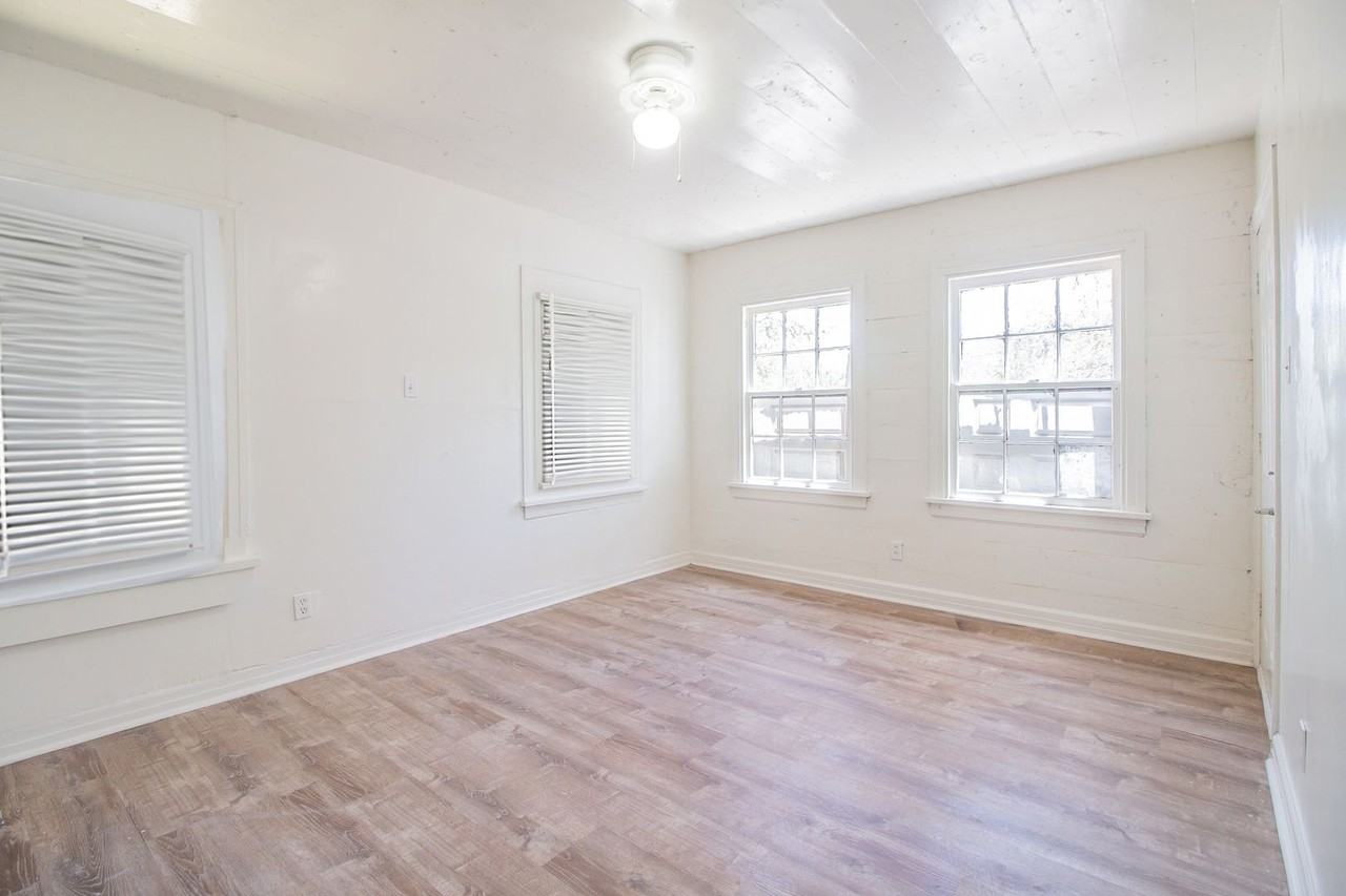 2008 31st St Frnt - Photo 5 of 11