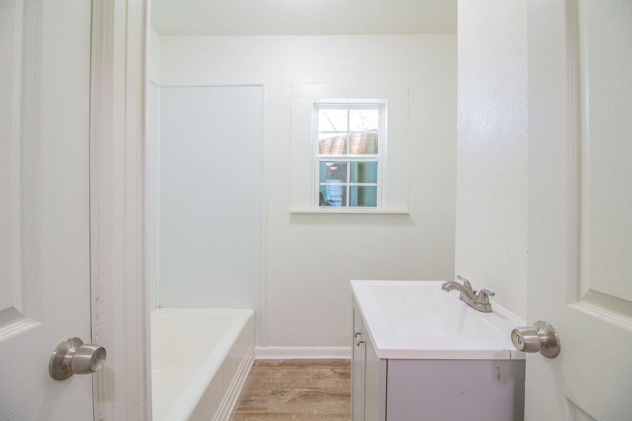 2008 31st St Frnt - Photo 6 of 11